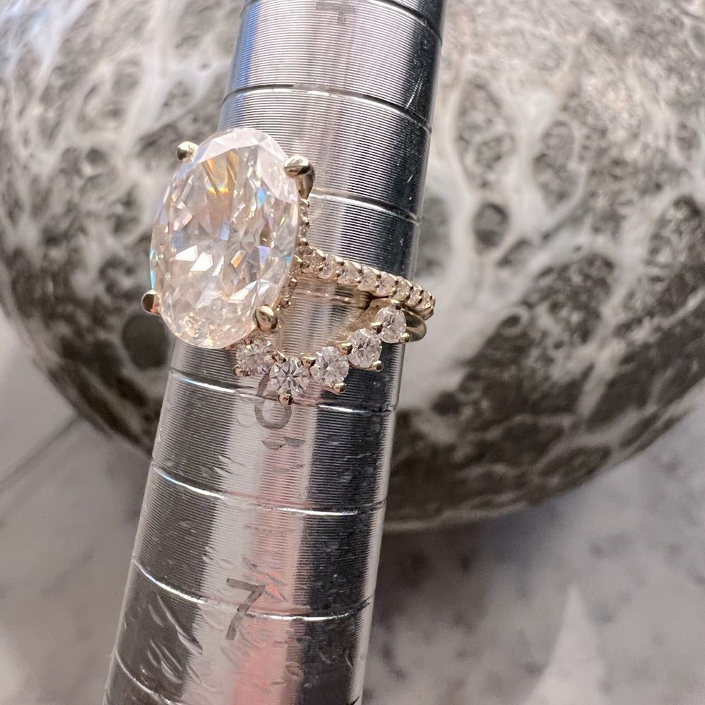 4ct oval cut crushed iced sparkling engagement ring set - Picture 8 of 17